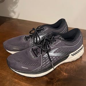 Brooks Adrenaline 21 Gray Running Shoes size 11